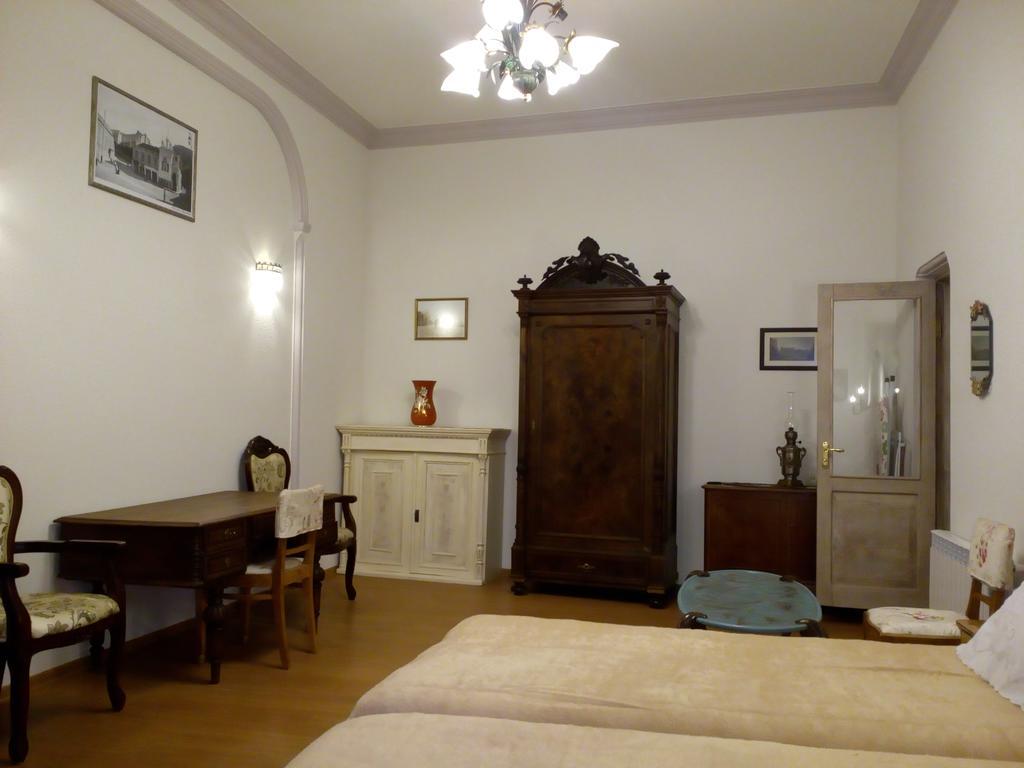 Art House Petunia Apartment Tbilisi Exterior photo