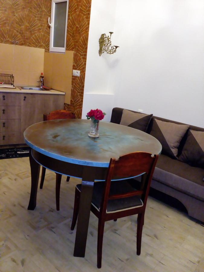 Art House Petunia Apartment Tbilisi Exterior photo
